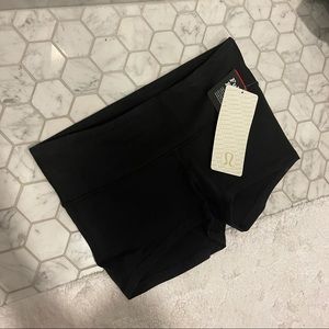 Lululemon “Boogie Short”